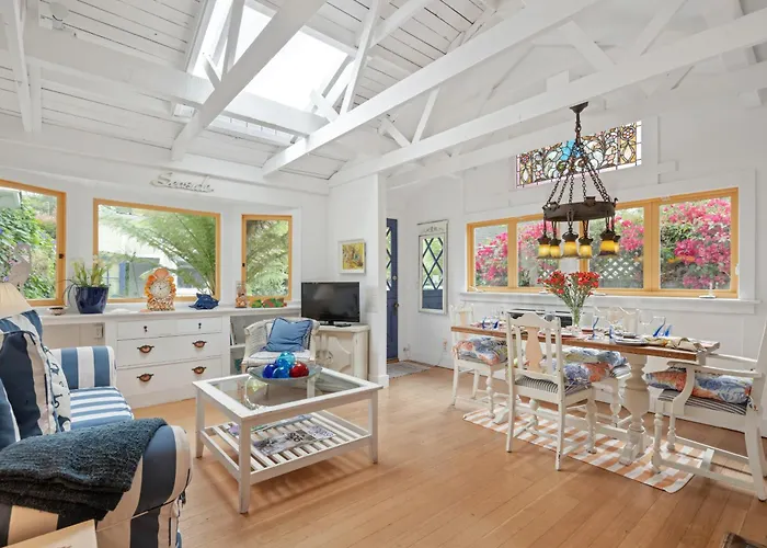 Seaside Cottage By Paradise Retreats