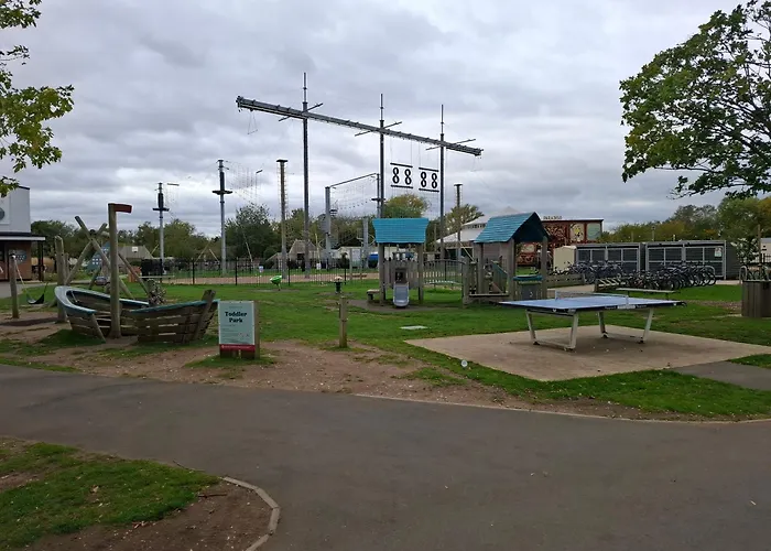 Caravan With Hot Tub At Tattershall Lakes