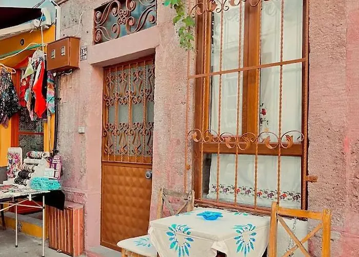 Ayvalik Sezer Konukevi