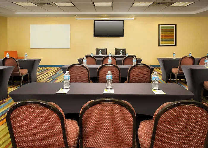 Fairfield Inn & Suites By Marriott Marshall