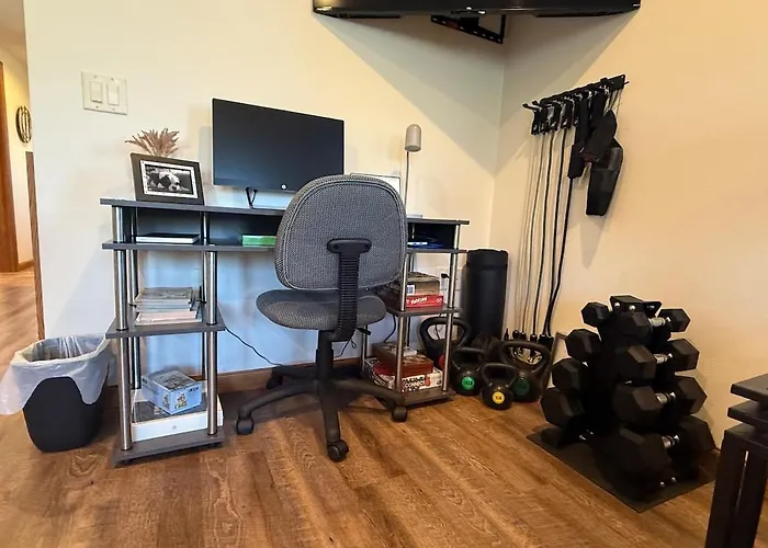 Pet Friendly Fully Furnished 1-Bedroom Oasis