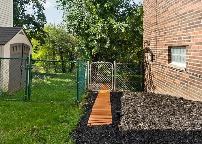 Arbor Hideaway - Brand New! Bring Your Dog!