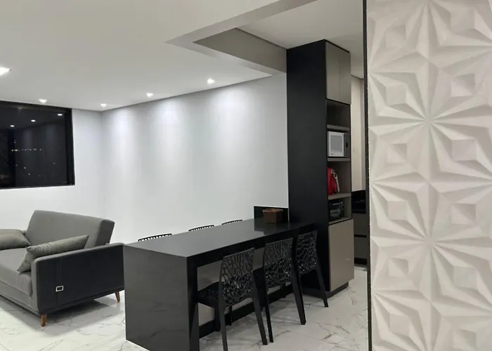 Apartamento novinho e central - 2 ou 3 quartos, 2 banheiros, elevador e estacionamento