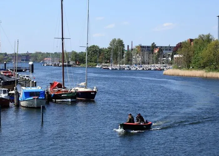 Hotel Am Segelhafen & Free Parking