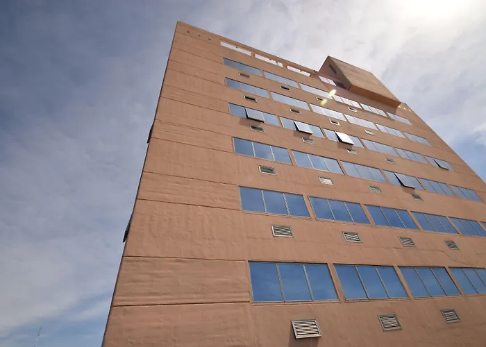 Hotel Tower Inn & Suites