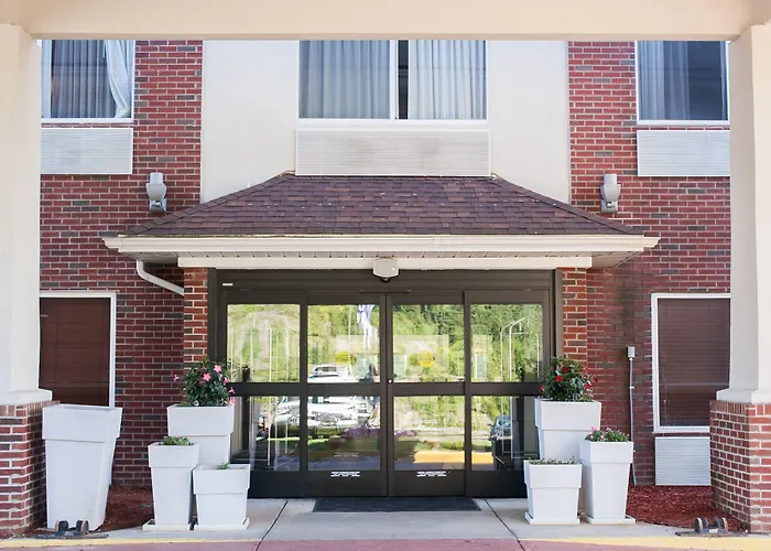 Holiday Inn Express & Suites Logan, An Ihg Hotel