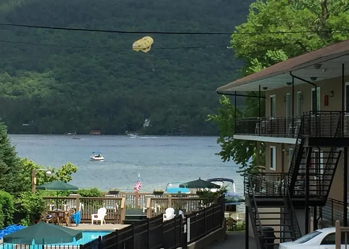 The Sundowner On Lake George