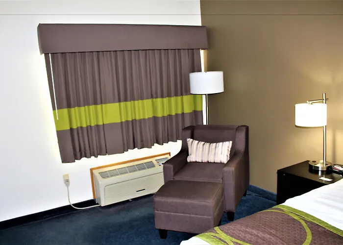 Emmetsburg Hotel & Suites