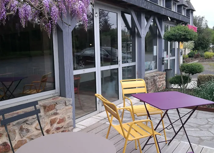 Logis Hotel Lodge La Valette