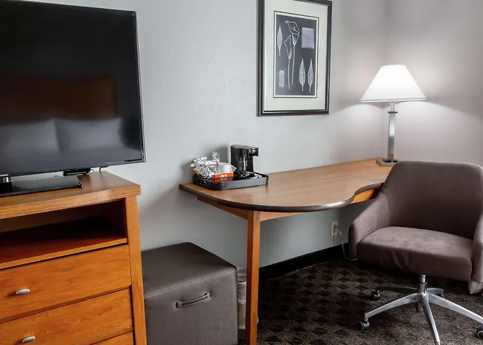 Hampton Inn & Suites Chesapeake-Square Mall