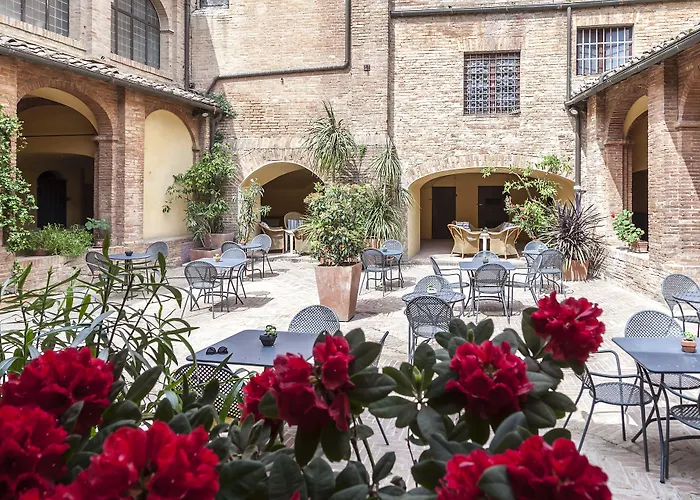 Il Chiostro Del Carmine