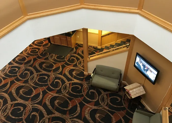 Cabot Inn & Suites