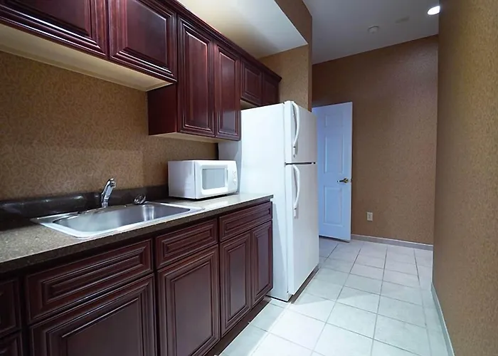 Town & Country Inn And Suites