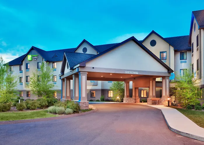 Holiday Inn Express & Suites Bradley Airport By Ihg