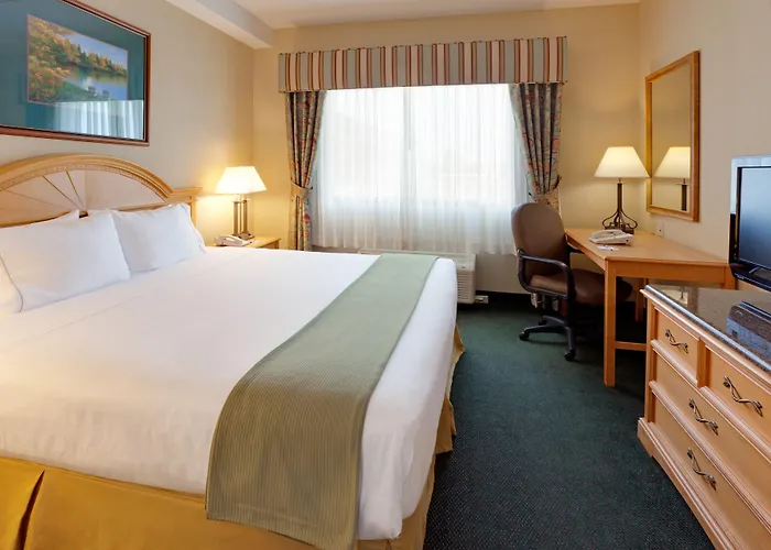 Holiday Inn Express Hotel & Suites Watertown - Thousand Islands By Ihg