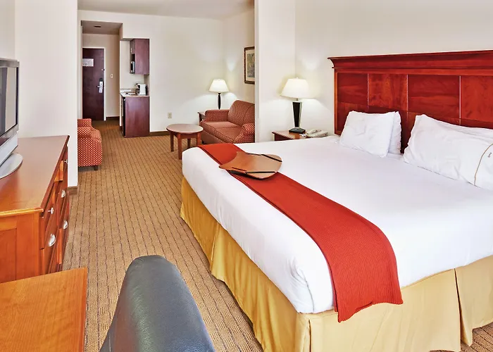 Holiday Inn Express & Suites Dyersburg By Ihg