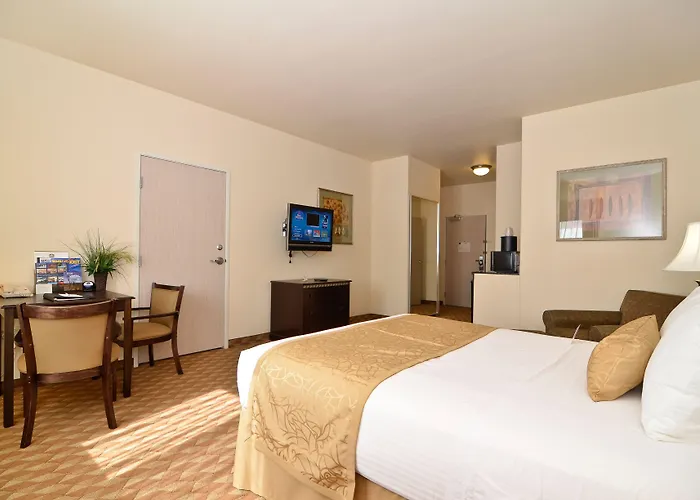 Best Western Plus Battleground Inn & Suites