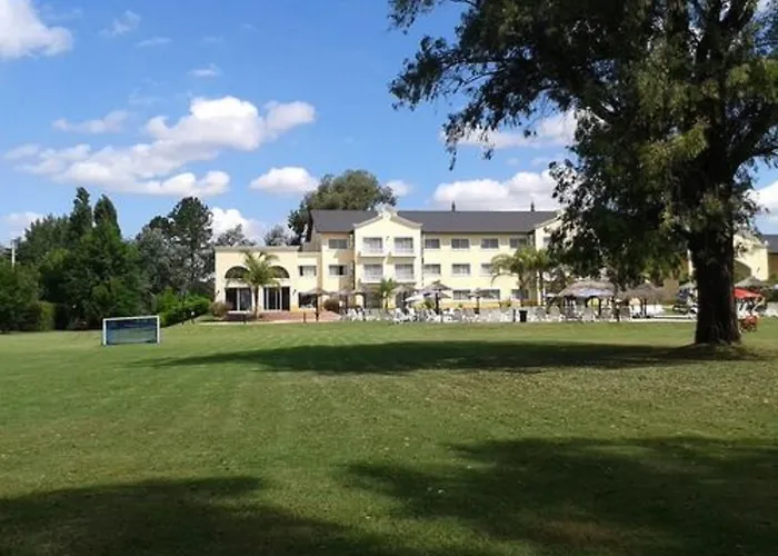 Howard Johnson Pilar Resort Spa & Convention Center