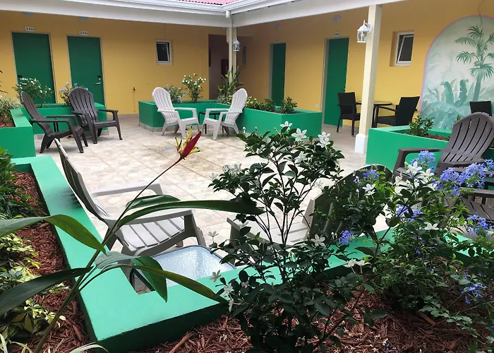 Carl'S Unique Inn & Conference Facilities