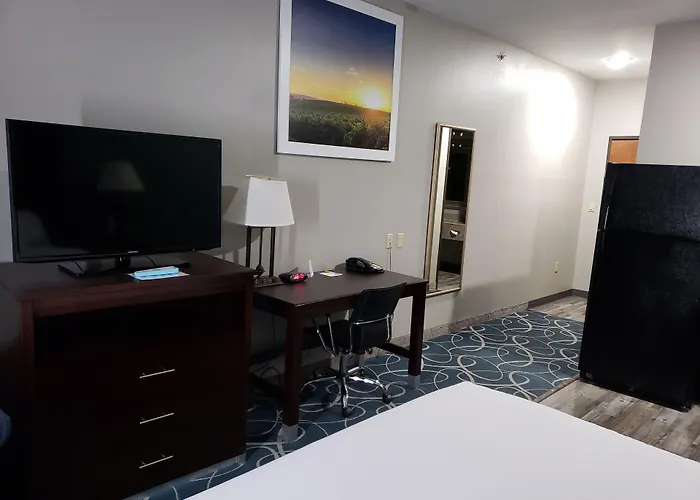 Days Inn & Suites By Wyndham Cleburne Tx