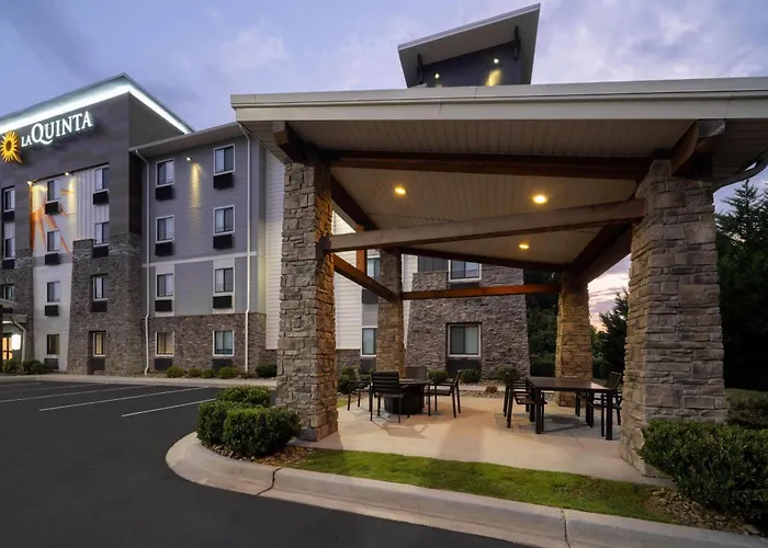 La Quinta Inn & Suites By Wyndham Greenville Woodruff Rd