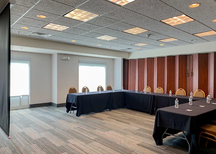 Holiday Inn Express & Suites Lexington Downtown Area-Keeneland By Ihg