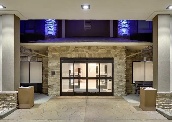 Holiday Inn Express & Suites Mitchell By Ihg