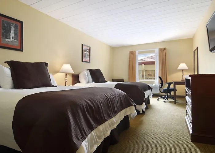 Quality Inn & Suites Monterey I-40