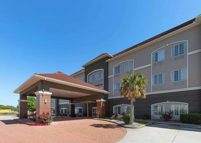 La Quinta By Wyndham Deer Park