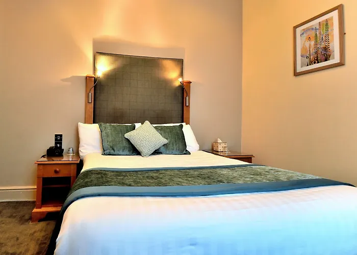 Queens Court Hotel