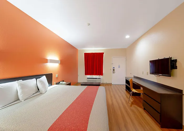 Motel 6-Rhome, Tx