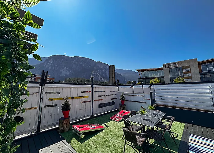 Crash Hotel Squamish