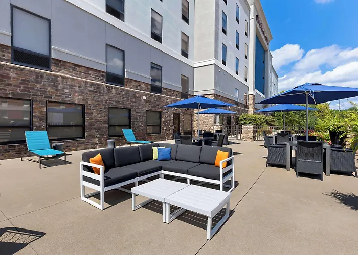 Hampton Inn & Suites Canton