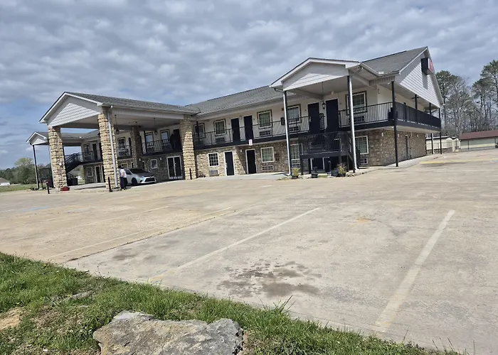 General Bragg Inn & Suites