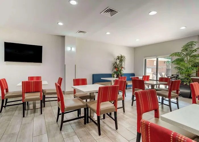 Comfort Suites At Westgate Mall