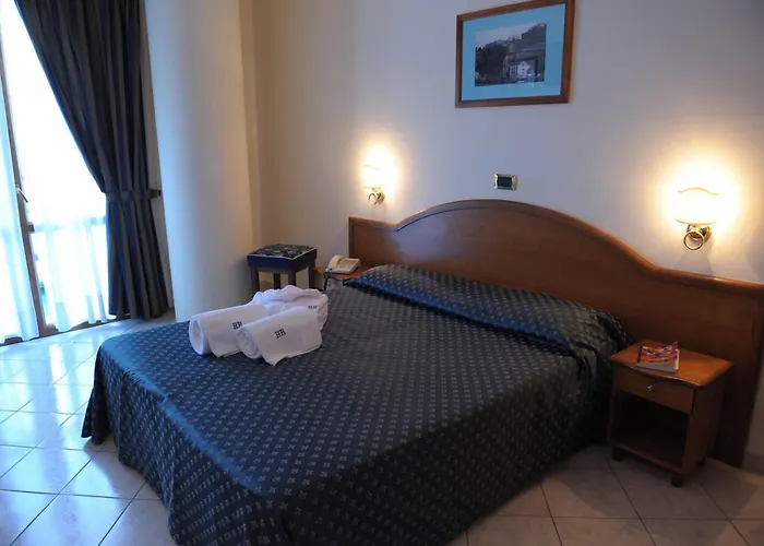 Hr Hotel & Spa