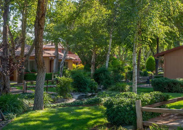 Sky Ranch Lodge