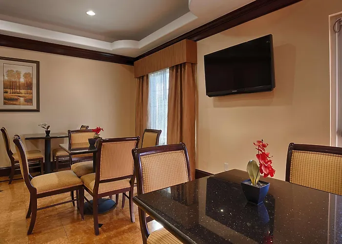 Best Western Plus Manvel Inn & Suites