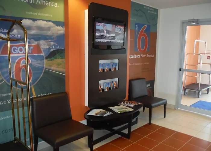 Motel 6-Kingston, On