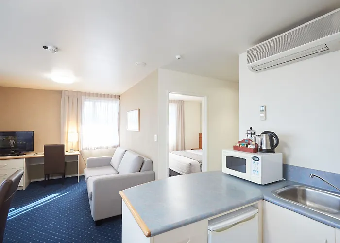 Ventura Inn & Suites Hamilton