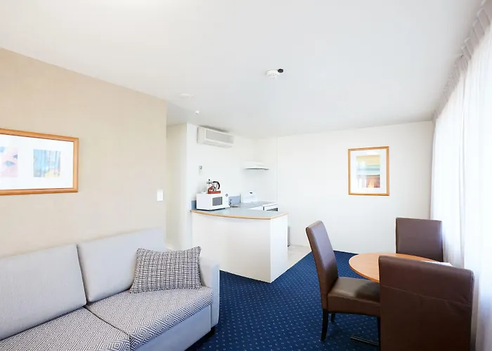 Ventura Inn & Suites Hamilton