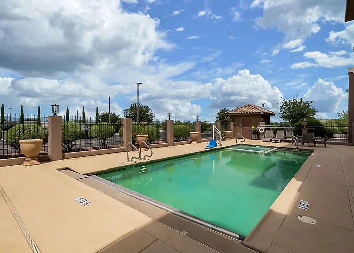 Best Western Douglas Inn & Suites