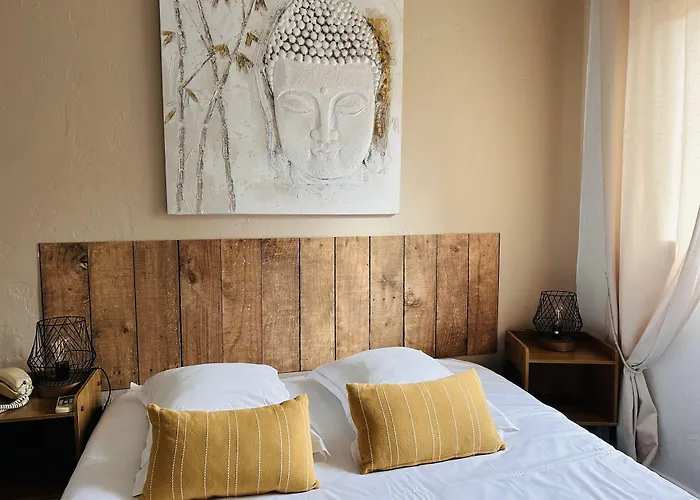 Logis Hotels La Bastide Des Golfs