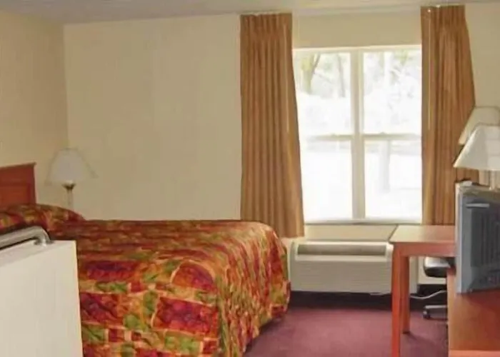Hometown Inn & Suites