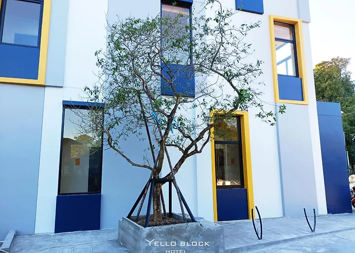 Yello Block Hotel
