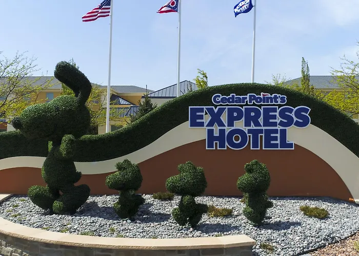 Cedar Point'S Express Hotel