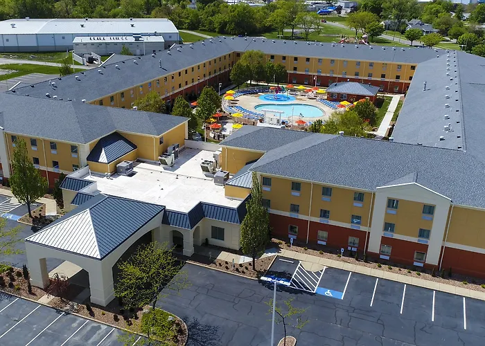 Cedar Point'S Express Hotel