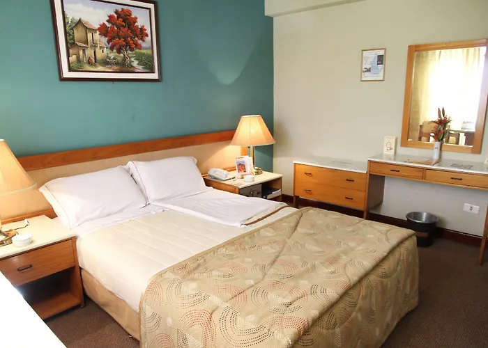 Cesar'S Plaza Hotel