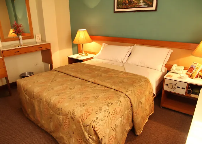 Cesar'S Plaza Hotel