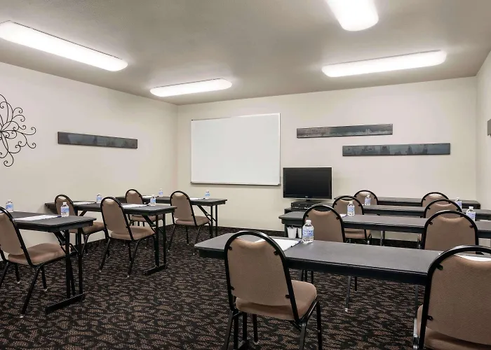 Travelodge By Wyndham Mcalester